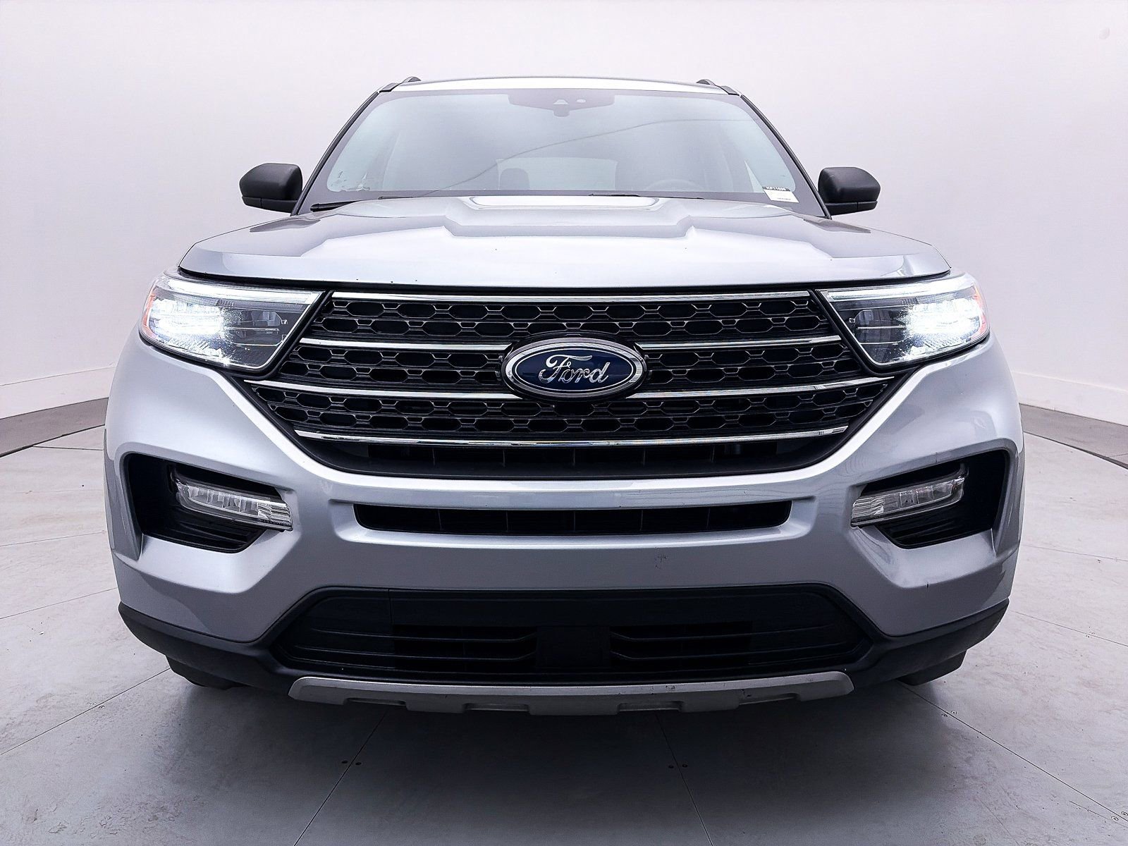 Used 2022 Ford Explorer XLT w/ Equipment Group 202A image 10