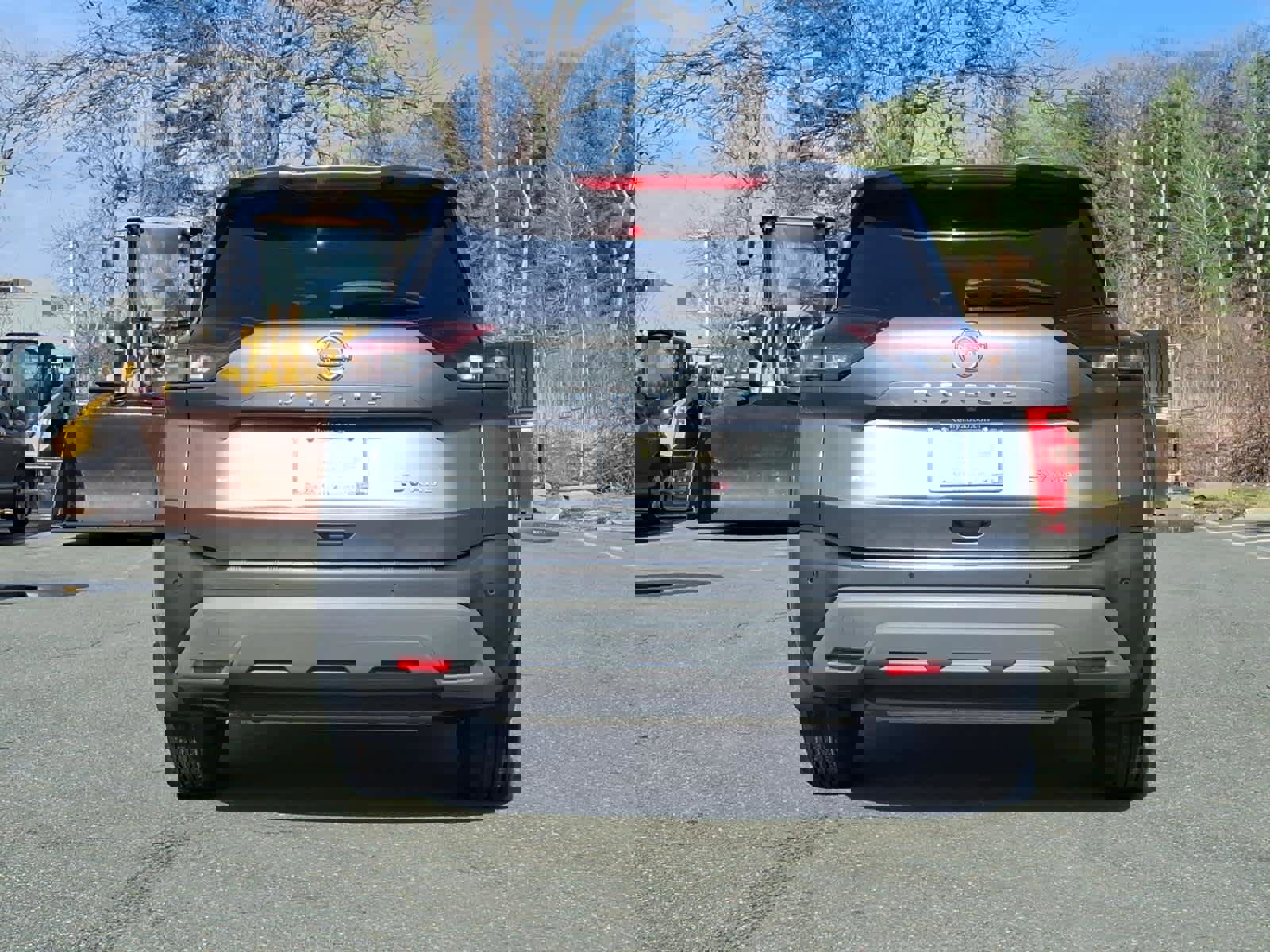 Used 2023 Nissan Rogue SV w/ SV Premium B Package image 5