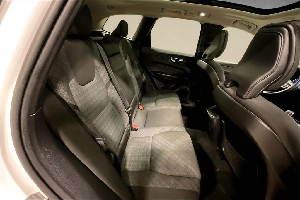 Certified 2023 Volvo XC60 B5 Core image 23