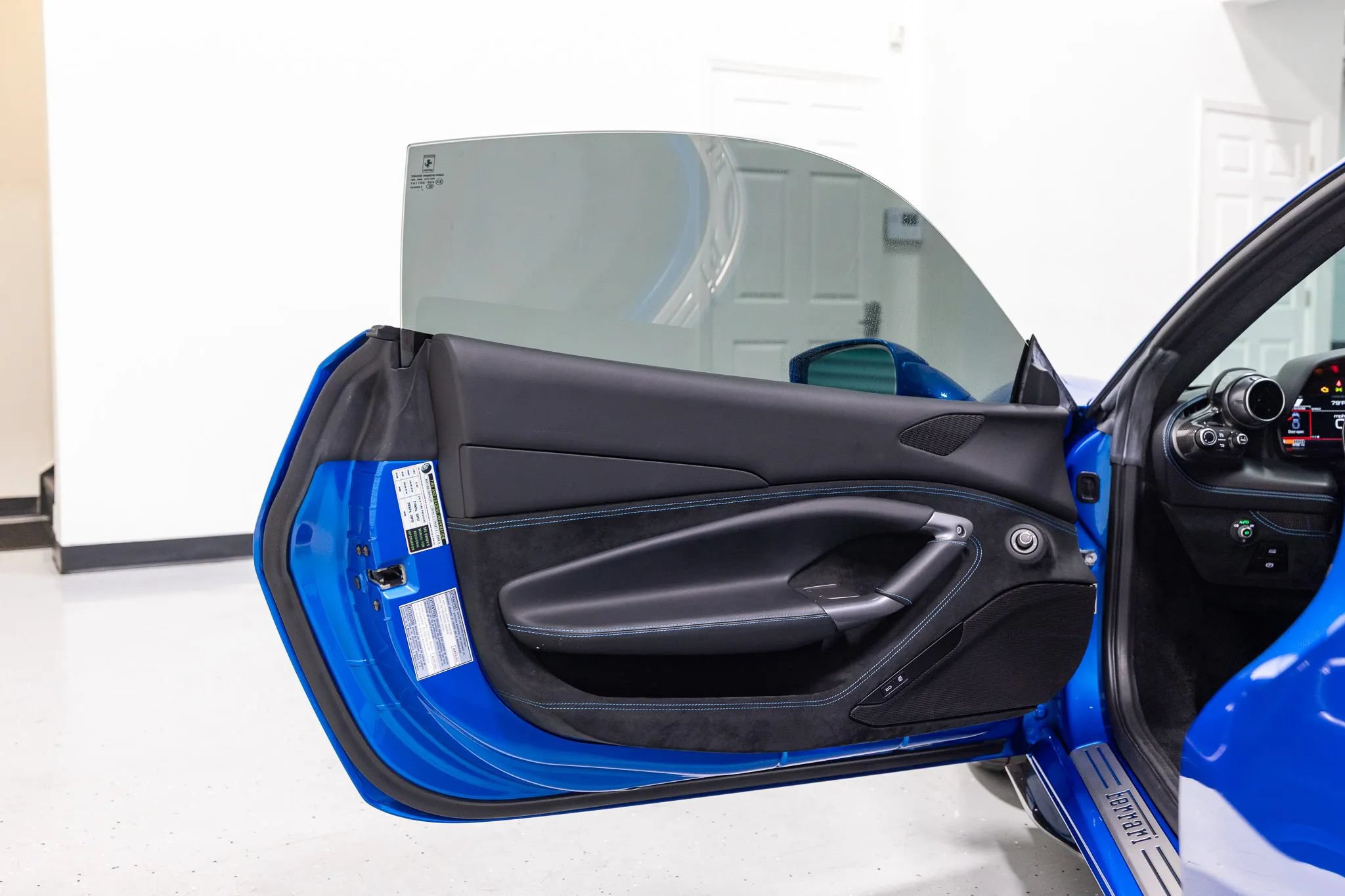 Used 2020 Ferrari F8 Tributo RWD image 39