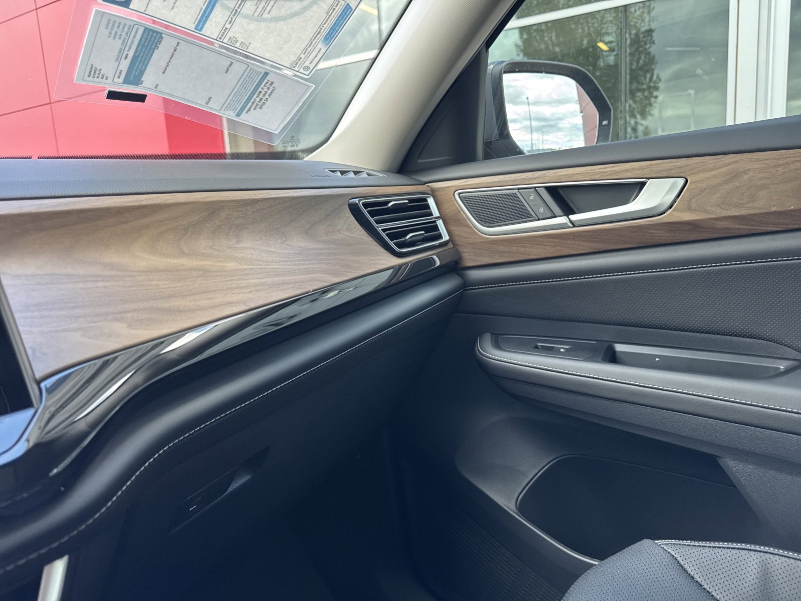 New 2026 Volkswagen Atlas SE image 25