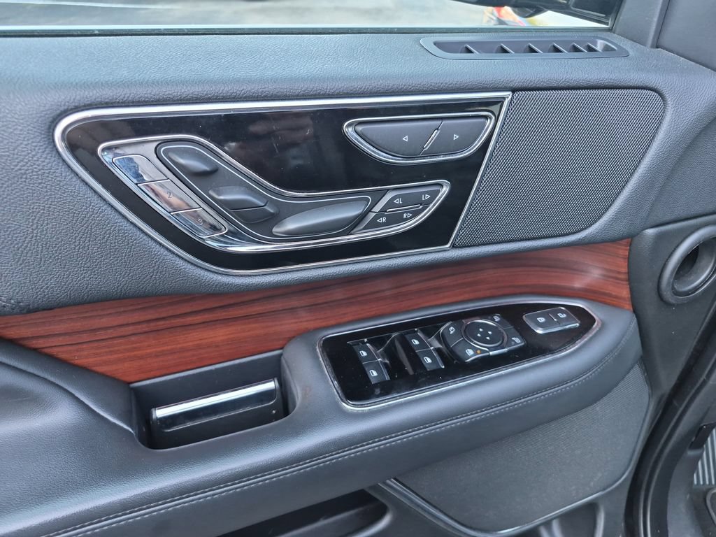 Used 2023 Lincoln Navigator Reserve AWD/4WD image 11
