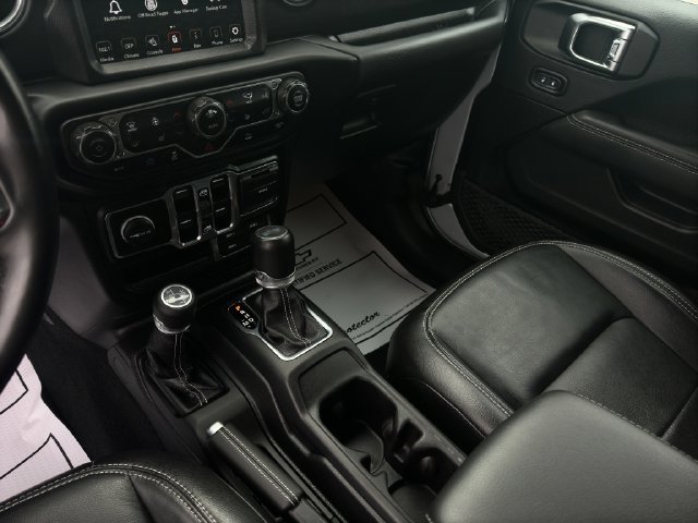 Used 2023 Jeep Wrangler Unlimited Sahara w/ Cold Weather Group AWD/4WD image 17