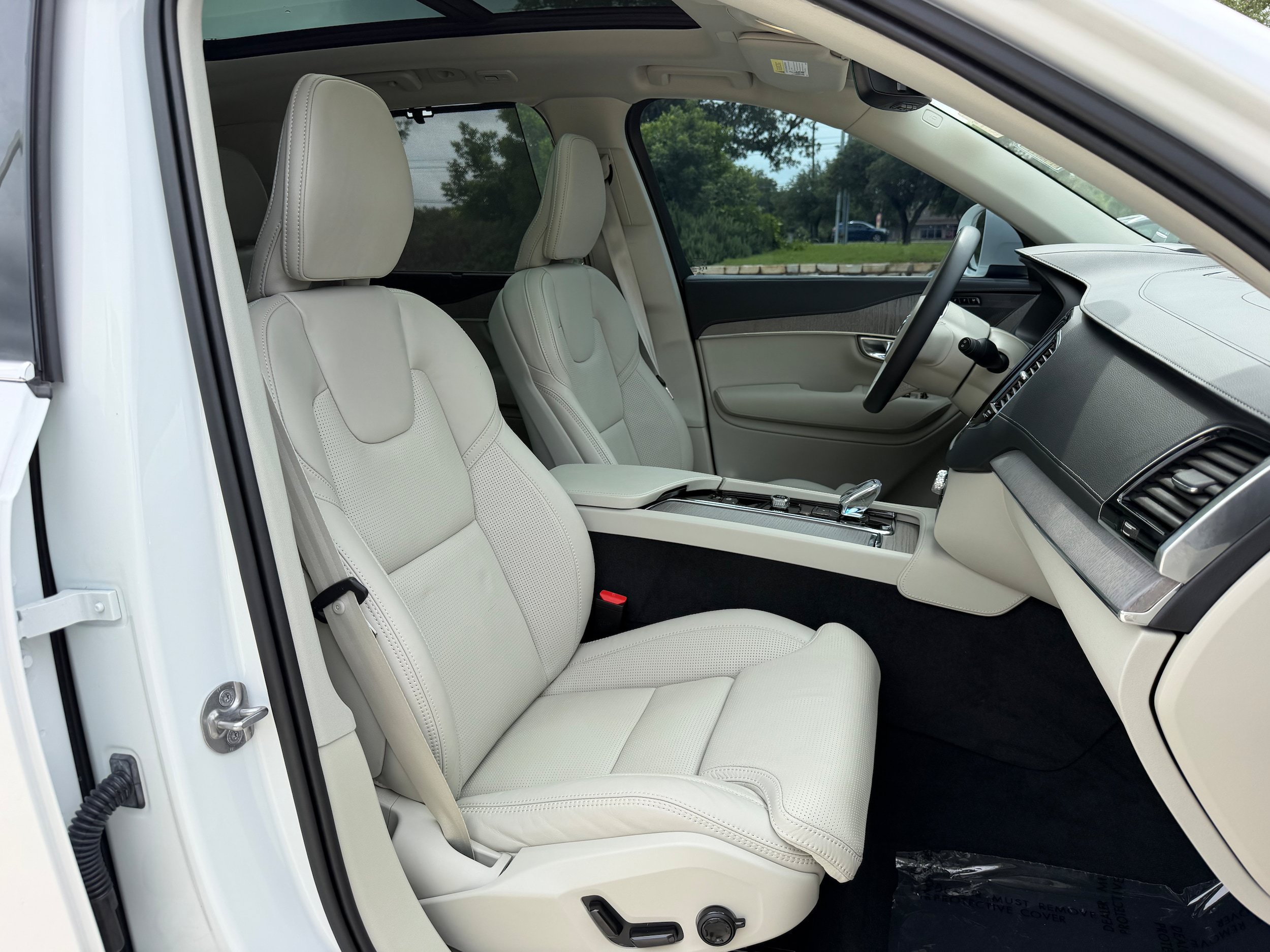 Certified 2025 Volvo XC90 T8 Ultra w/ Protection Package Premier AWD/4WD image 10