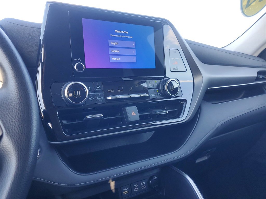 Used 2023 Toyota Highlander LE image 25