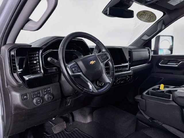 Used 2025 Chevrolet Silverado 3500 LT w/ Safety Package AWD/4WD image 9
