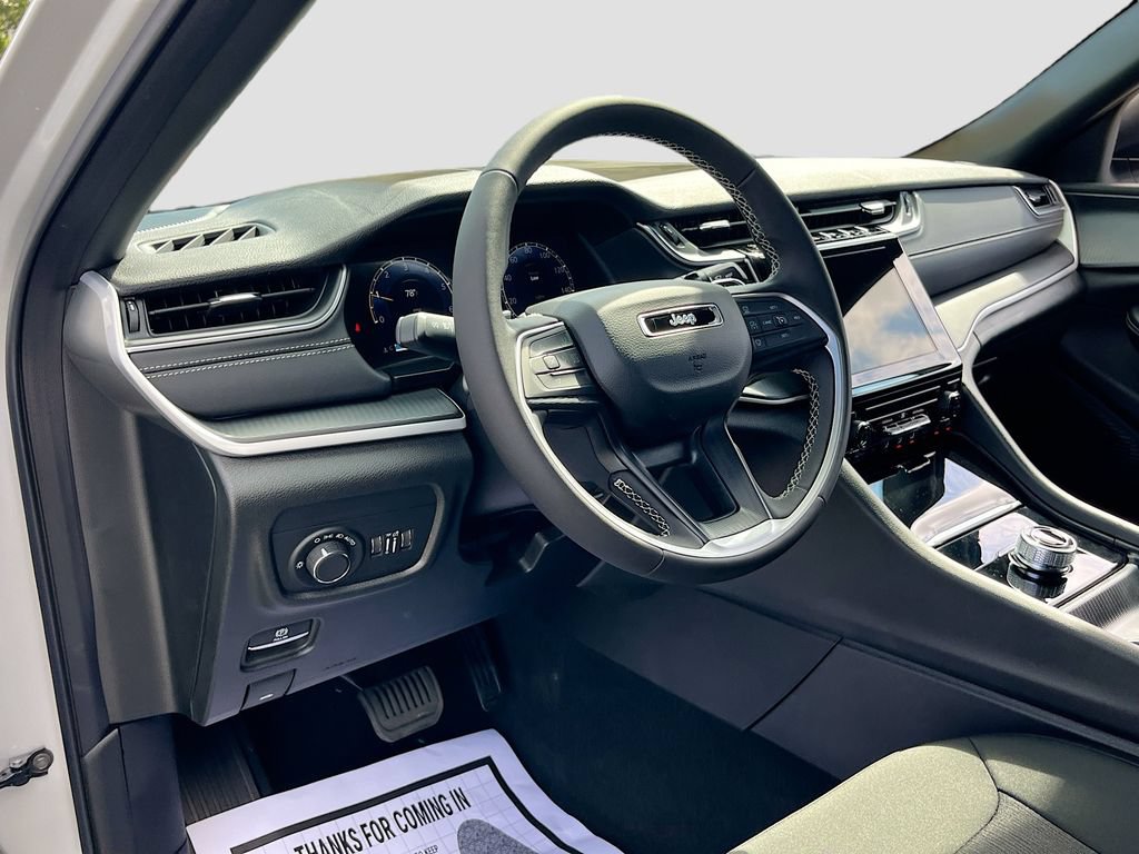 New 2026 Jeep Grand Cherokee Laredo AWD/4WD image 9