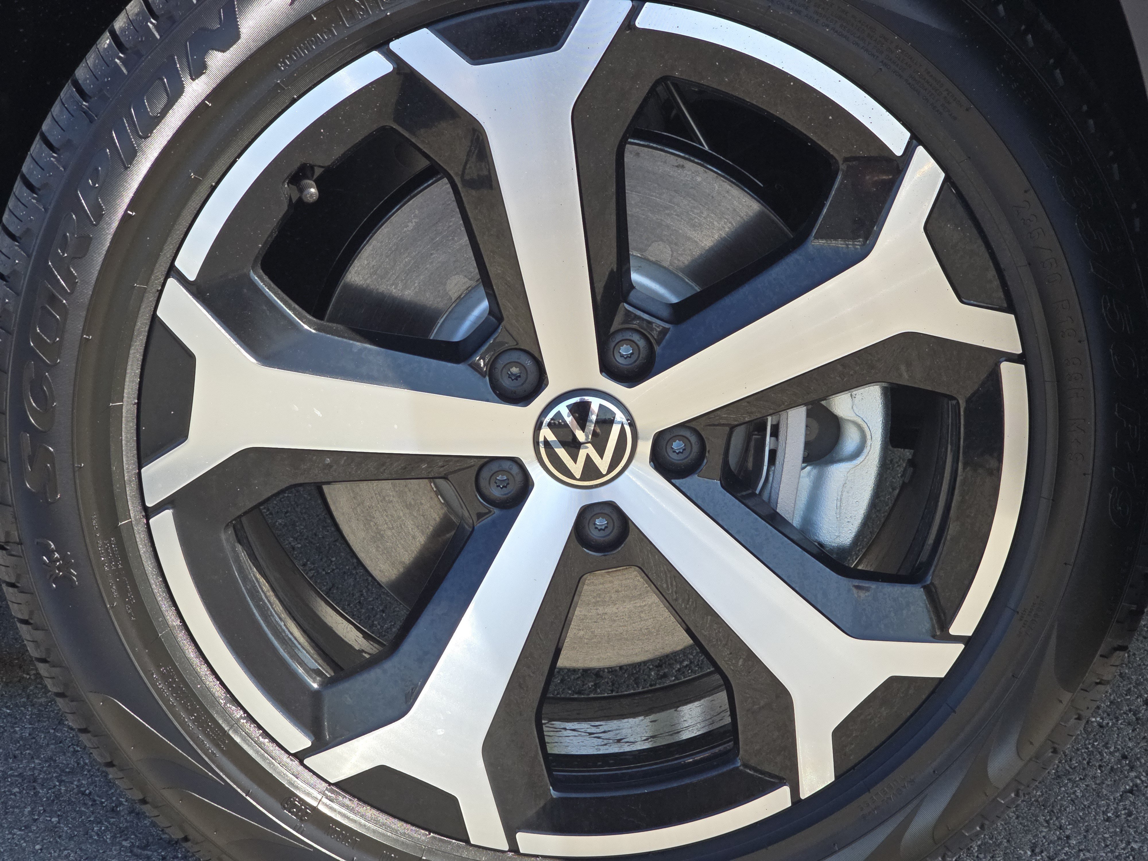 New 2026 Volkswagen Tiguan SE AWD/4WD image 15