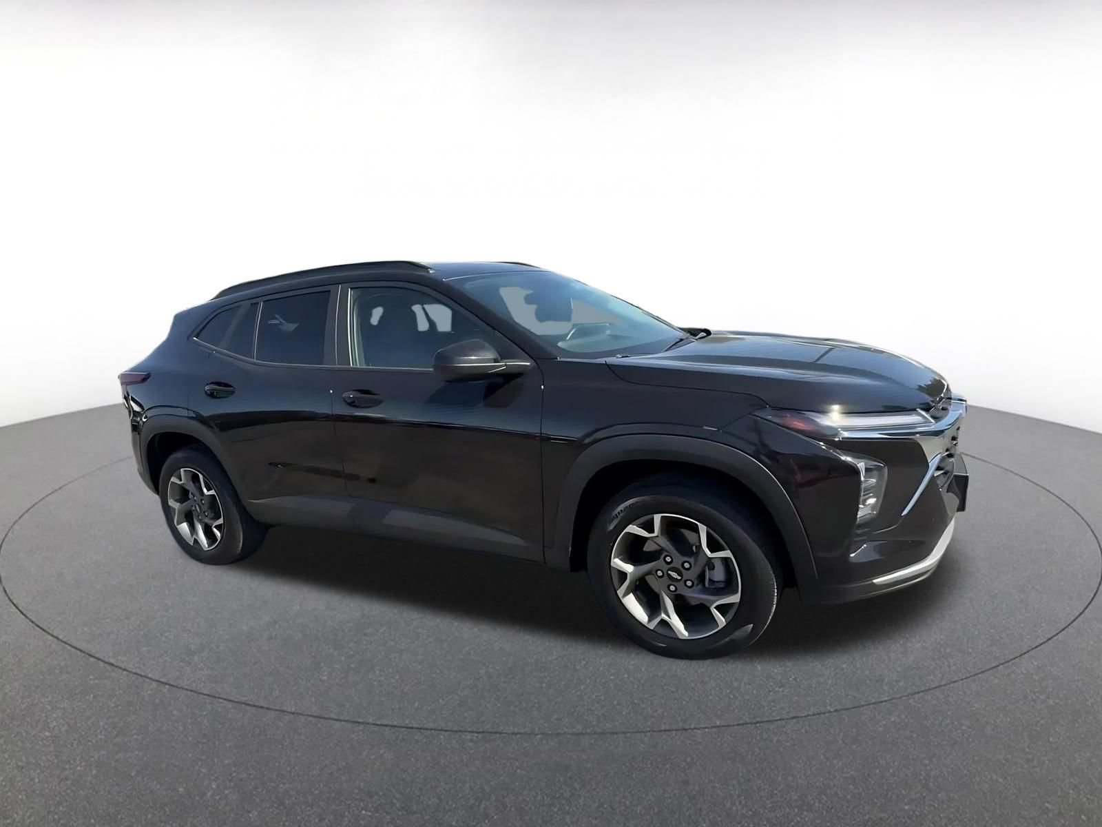 Used 2025 Chevrolet Trax LT w/ LT Convenience Package FWD image 2