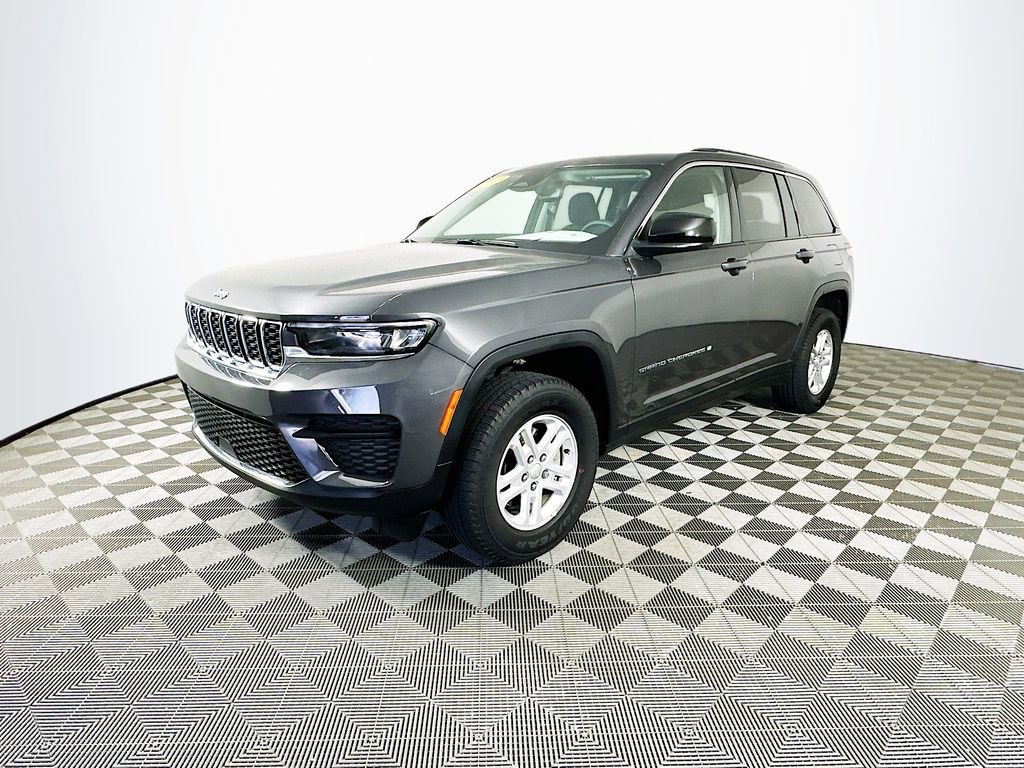 Certified 2023 Jeep Grand Cherokee Laredo image 5