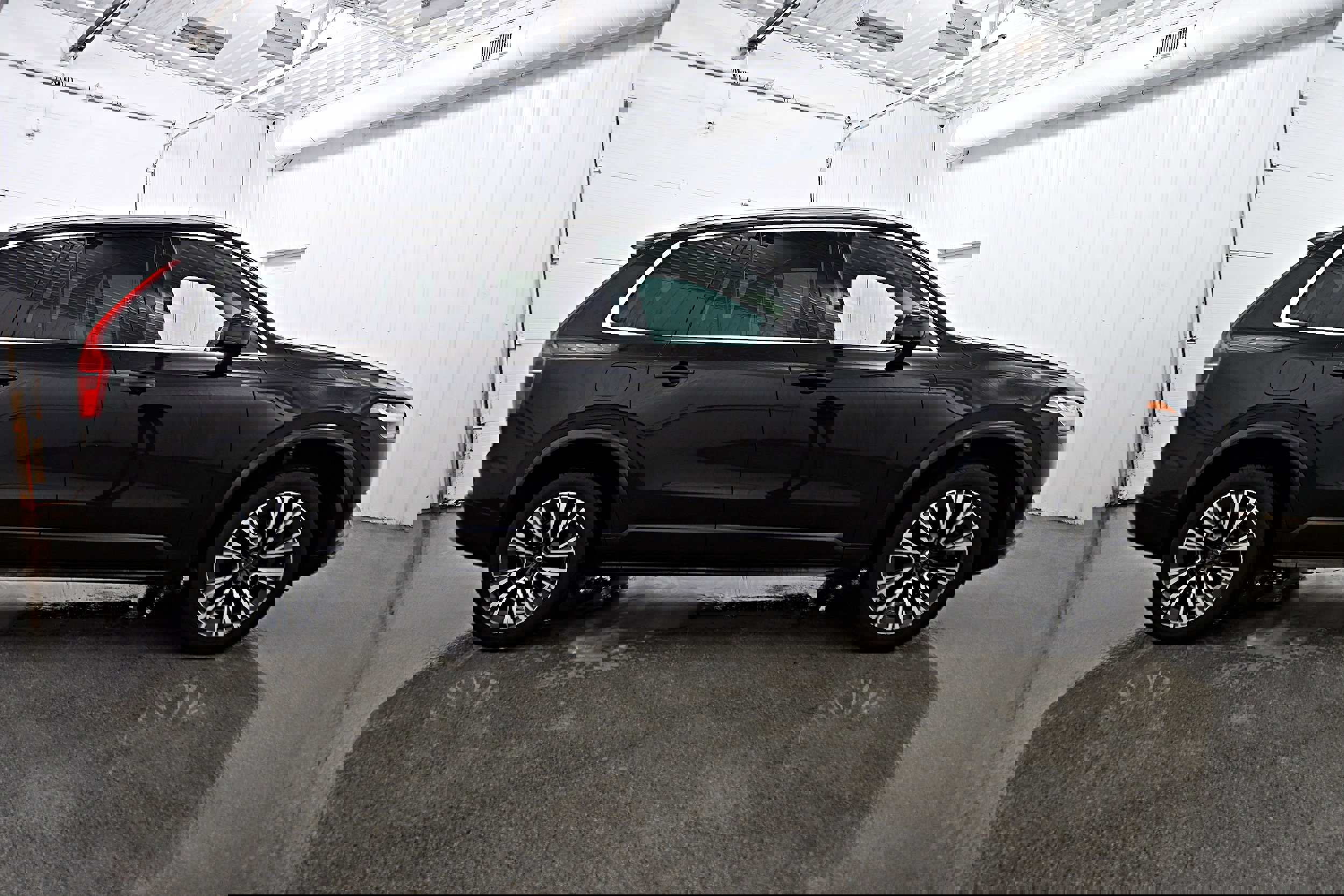 Used 2022 Volvo XC90 T6 Momentum w/ Climate Package image 28