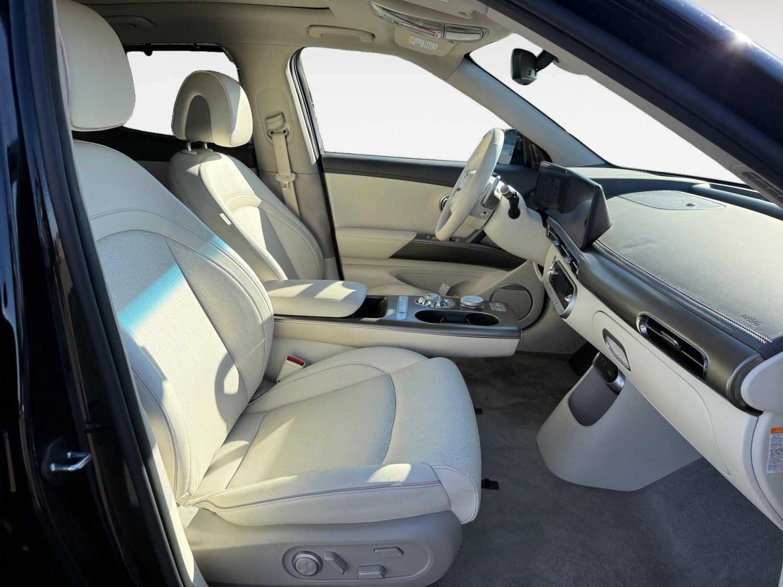 Used 2023 Genesis GV60 Advanced image 19