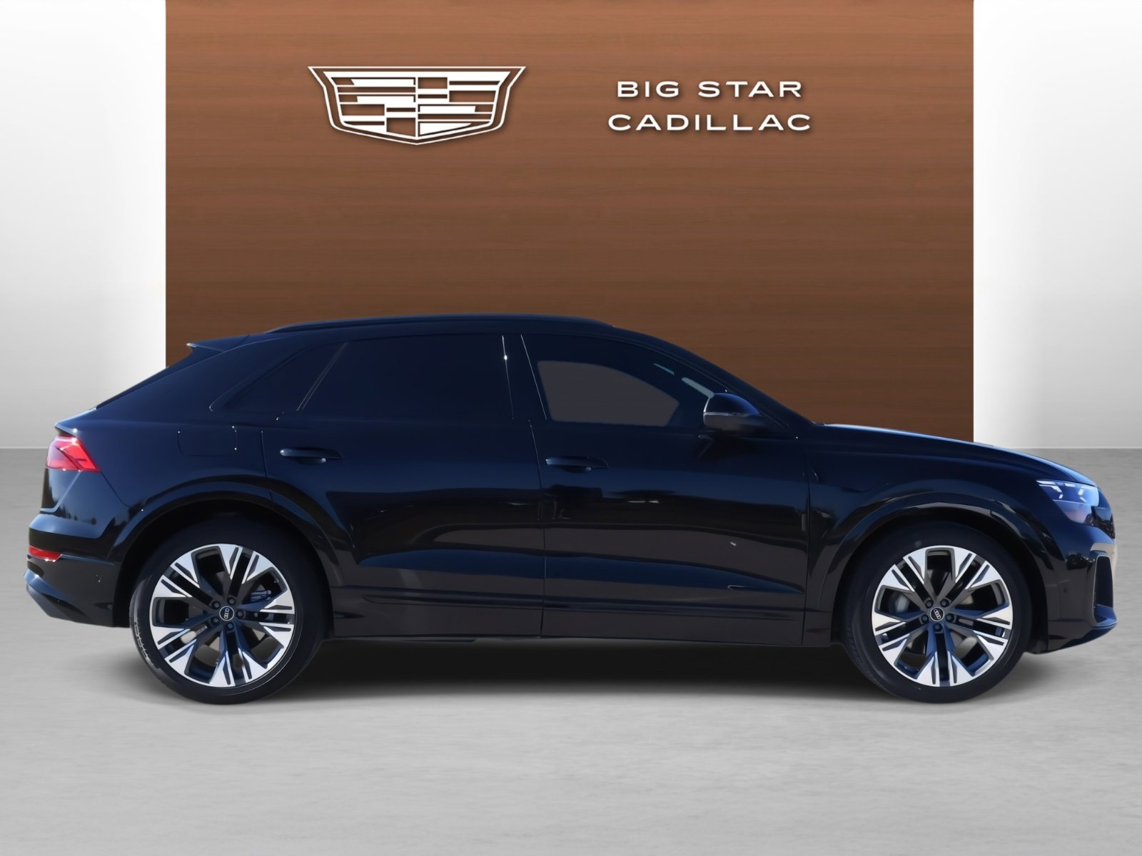 Used 2024 Audi Q8 Prestige w/ Prestige Package image 6