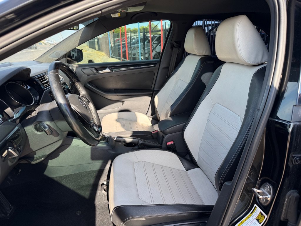 Used 2015 Volkswagen Jetta Sport FWD image 25