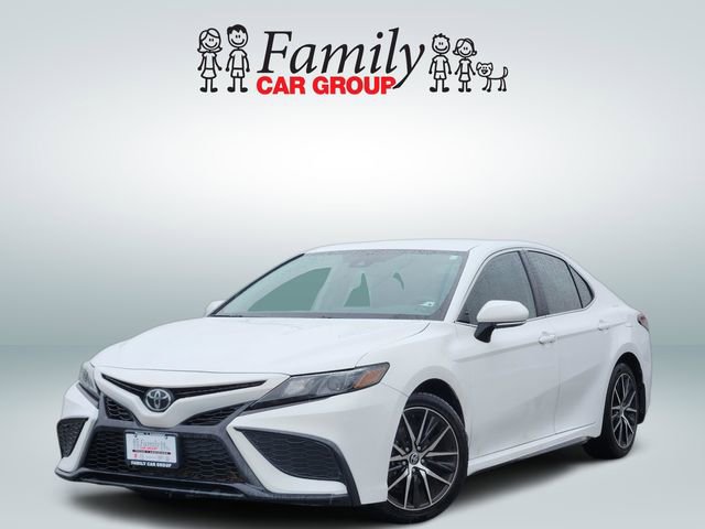 Used 2024 Toyota Camry SE FWD image 1
