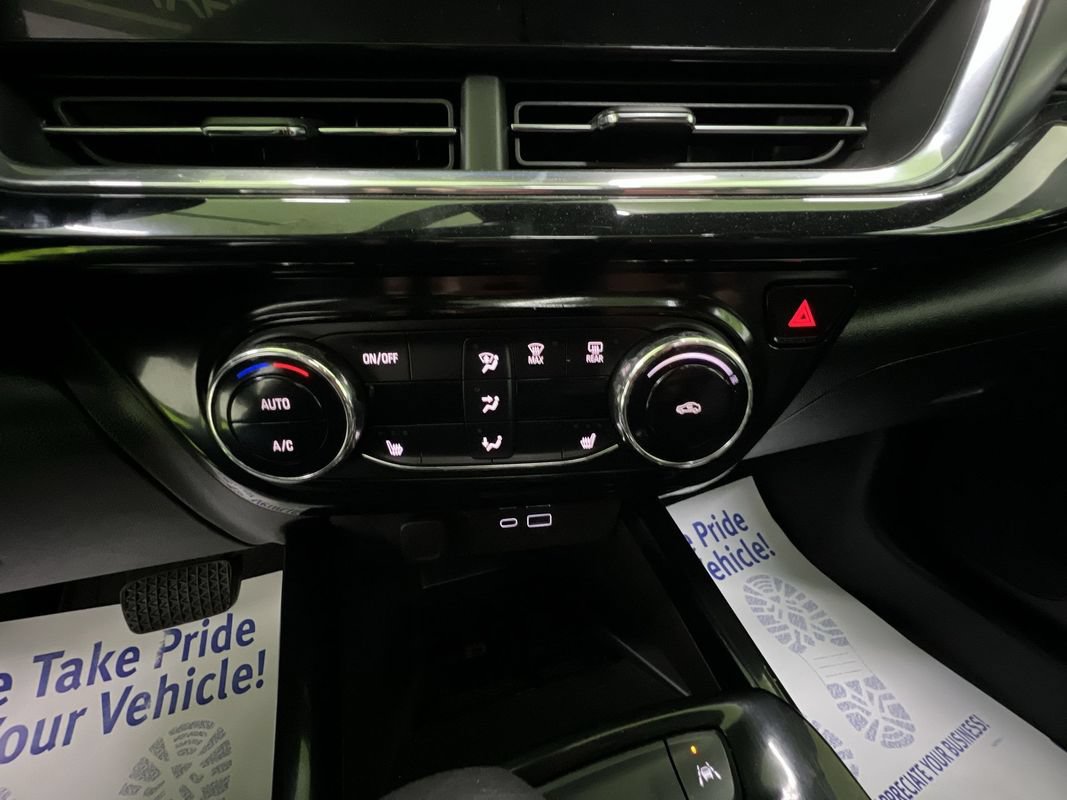 Used 2024 Chevrolet Trax RS w/ Sunroof Package FWD image 22