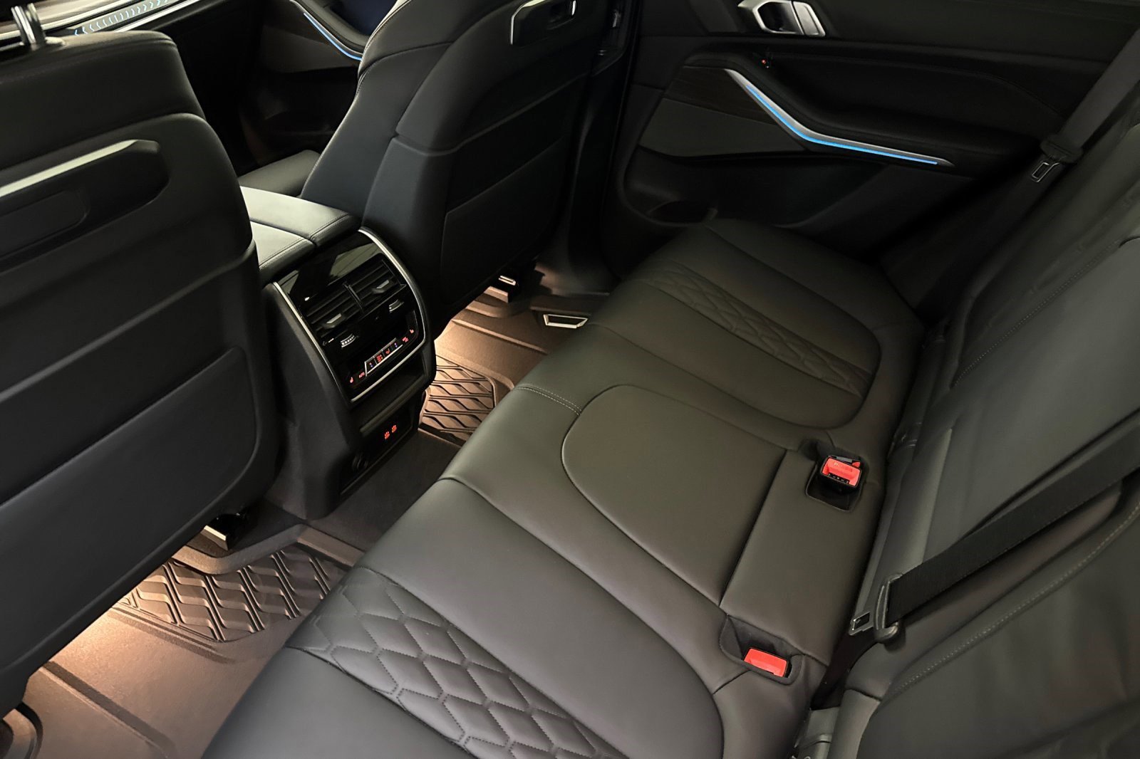 New 2026 BMW X5 xDrive50e w/ M Sport Package AWD/4WD image 21