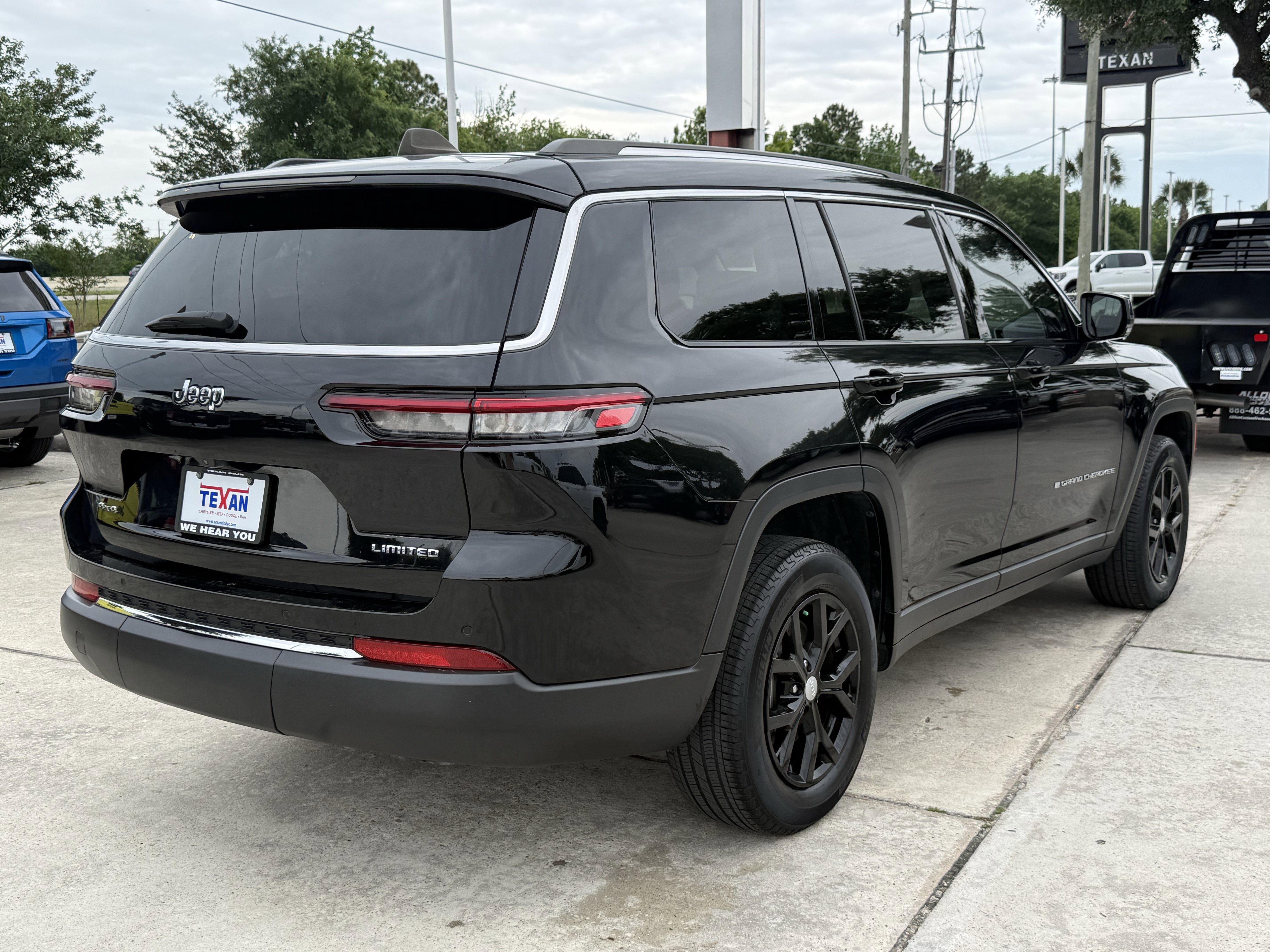 Used 2023 Jeep Grand Cherokee L Limited w/ Trailer Tow Group (B) image 5