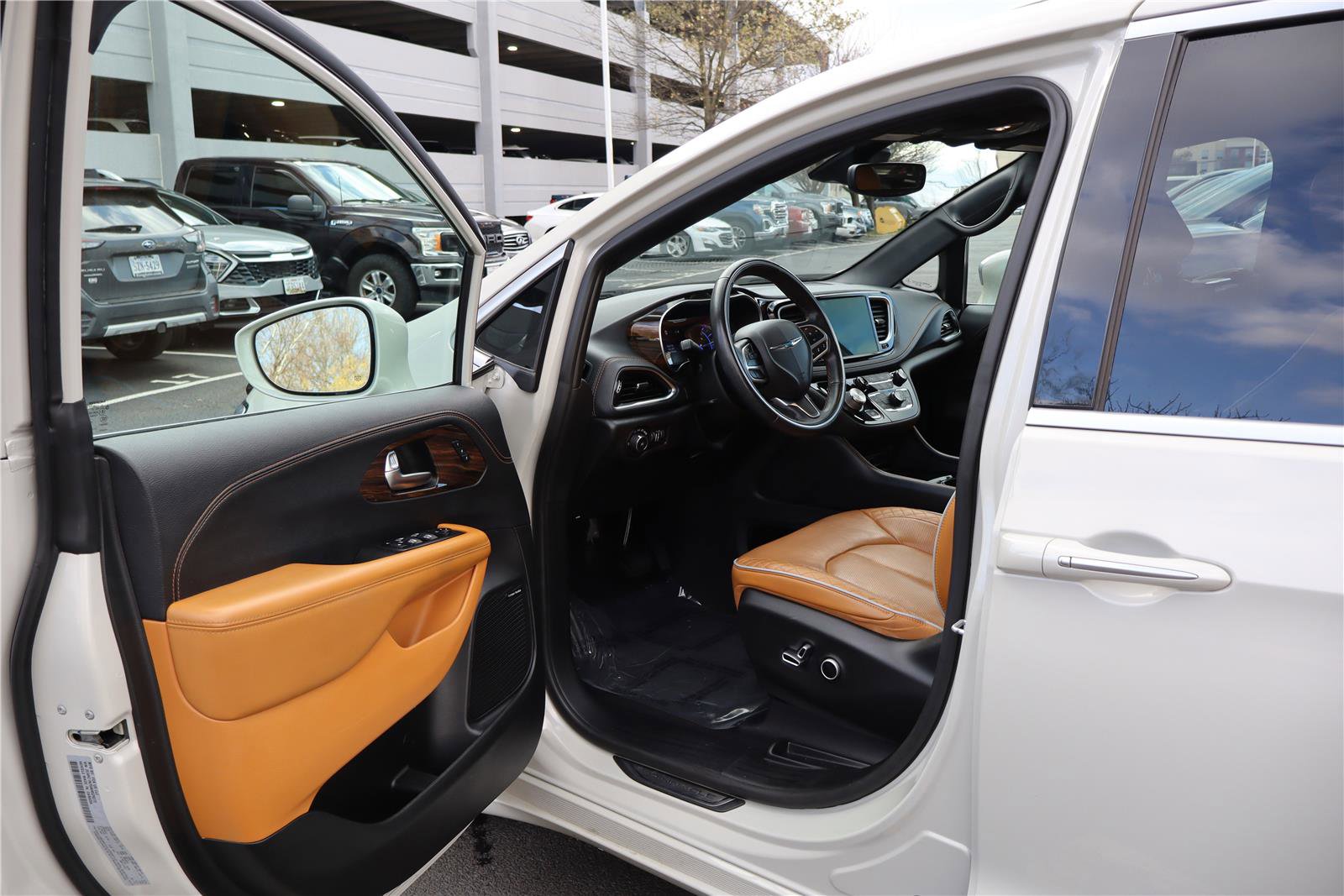 Used 2021 Chrysler Pacifica Pinnacle image 12