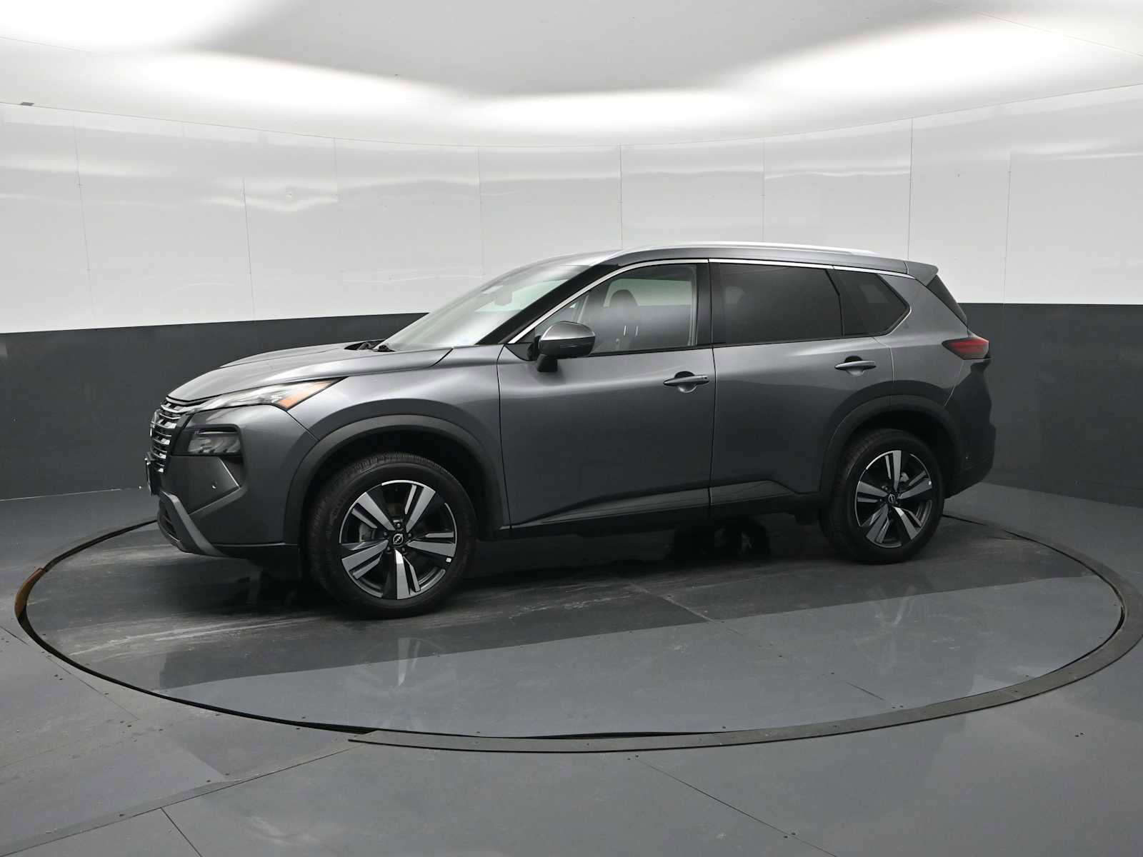 Used 2024 Nissan Rogue SL image 4