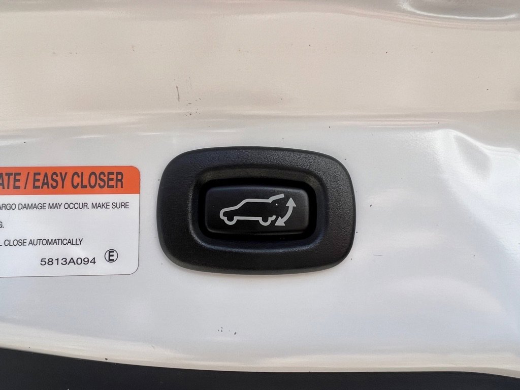 Used 2020 Mitsubishi Outlander SEL image 40