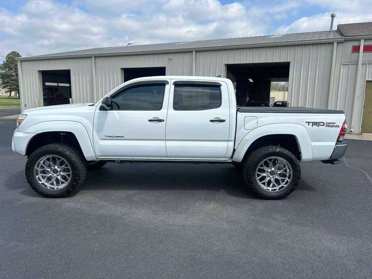 Used 2014 Toyota Tacoma PreRunner w/ TRD Off-Road Package RWD image 8