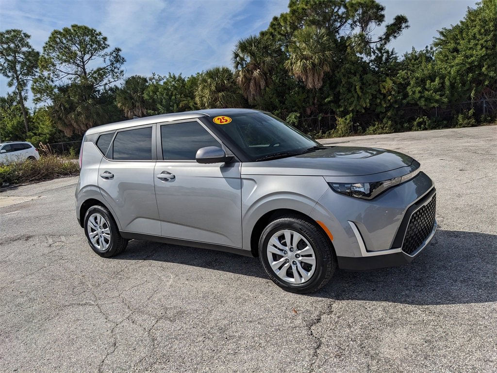 Certified 2025 Kia Soul LX image 2