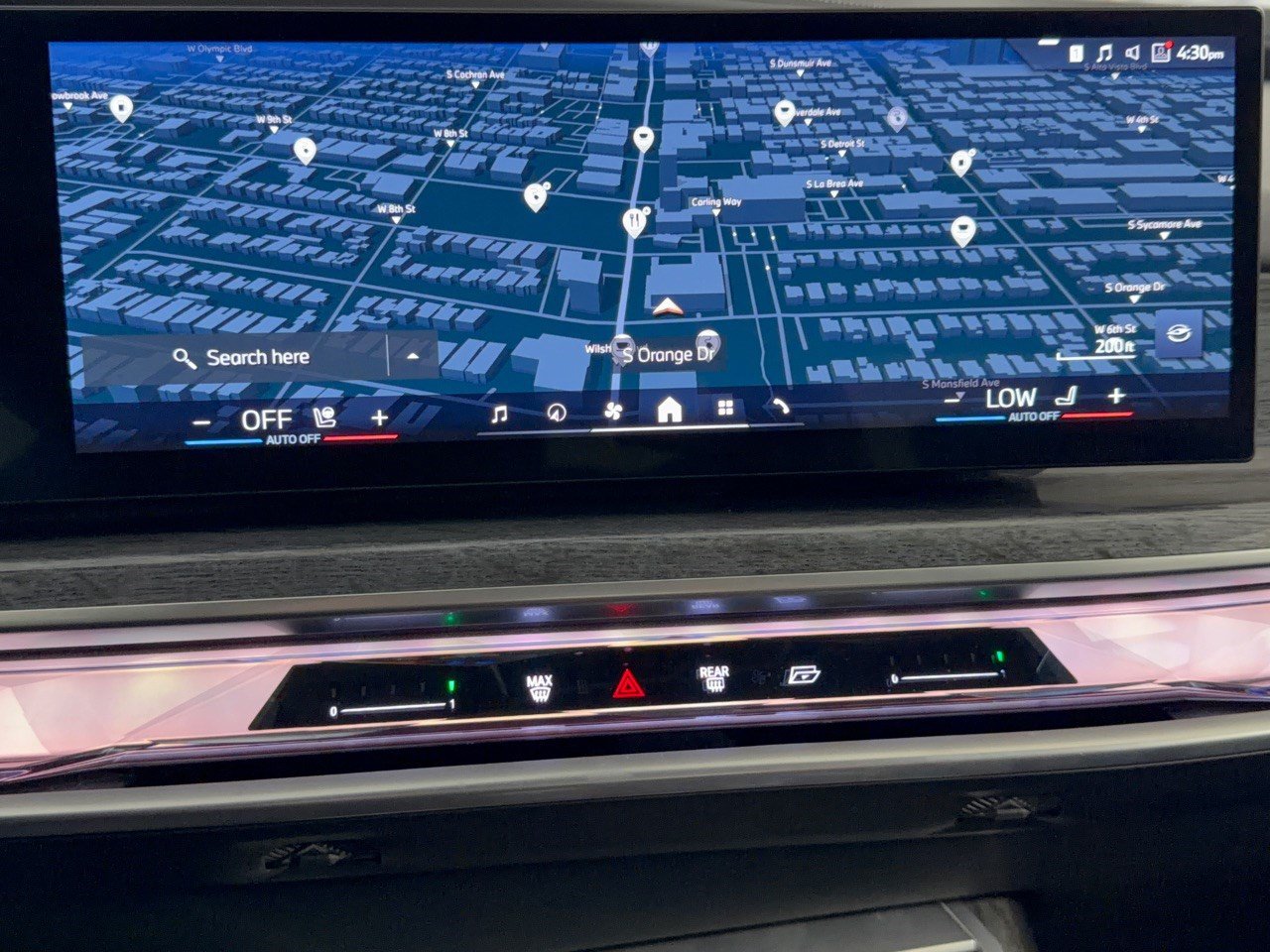 Certified 2025 BMW 750e xDrive AWD/4WD image 23