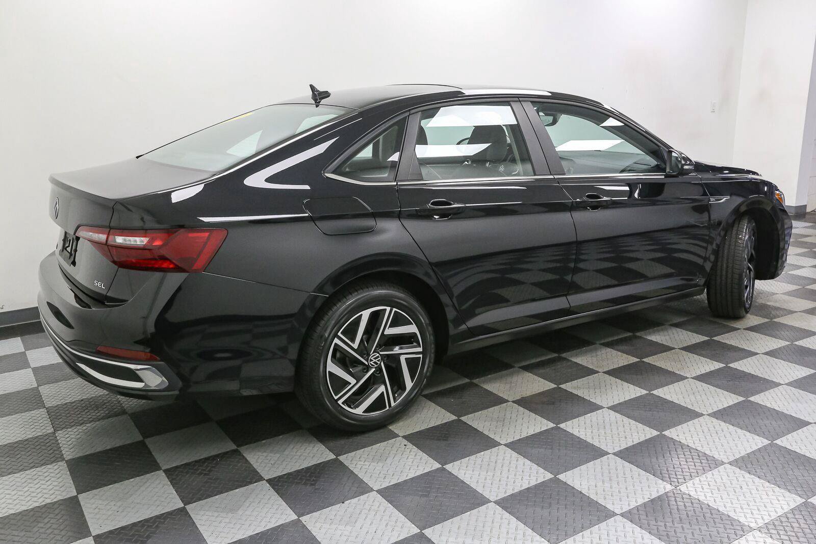 Certified 2023 Volkswagen Jetta SEL FWD image 11