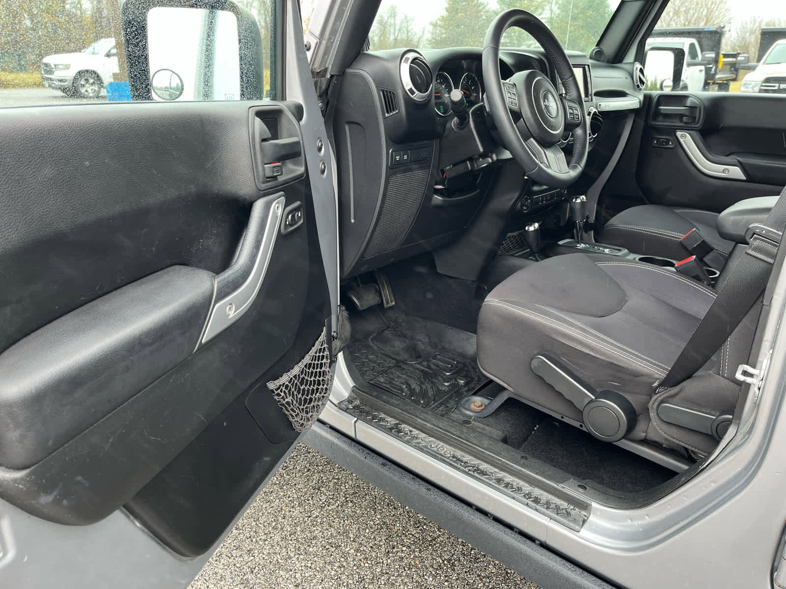 Used 2013 Jeep Wrangler Unlimited Rubicon w/ Connectivity Group image 9