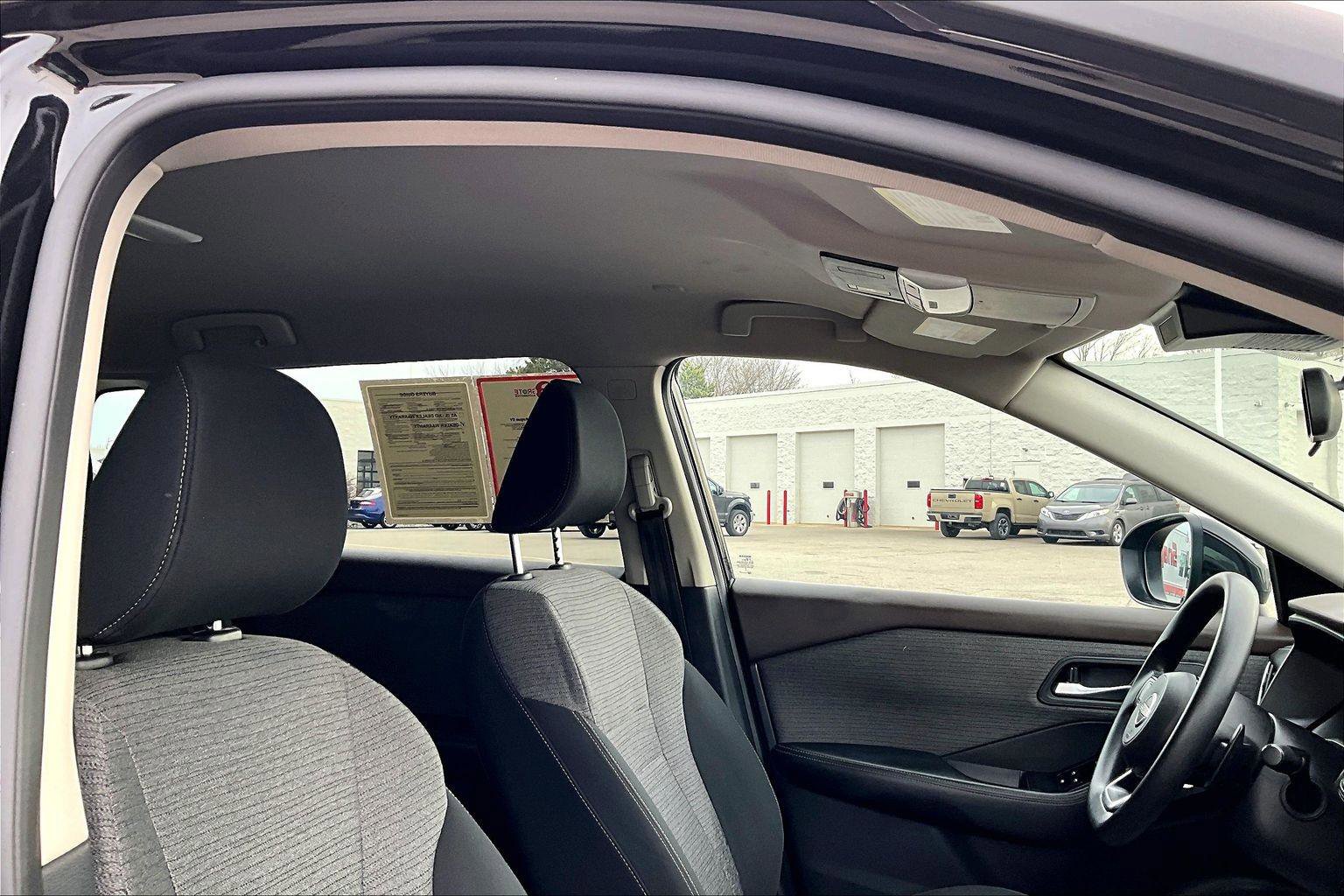 Used 2023 Nissan Rogue SV image 23