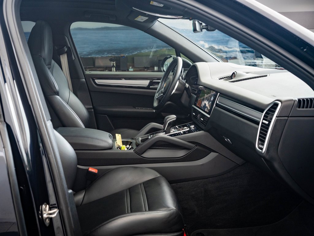 Used 2023 Porsche Cayenne Platinum Edition image 20