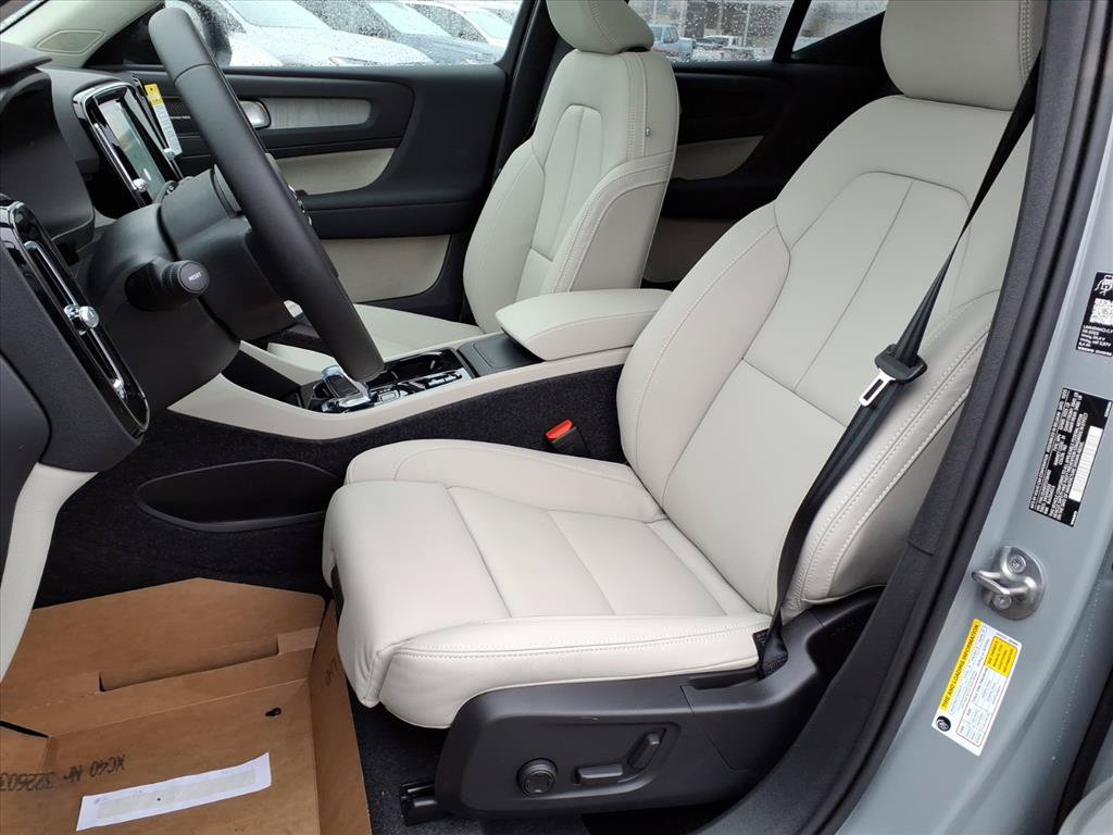 New 2026 Volvo XC40 B5 Ultra w/ Protection Package Premier AWD/4WD image 5