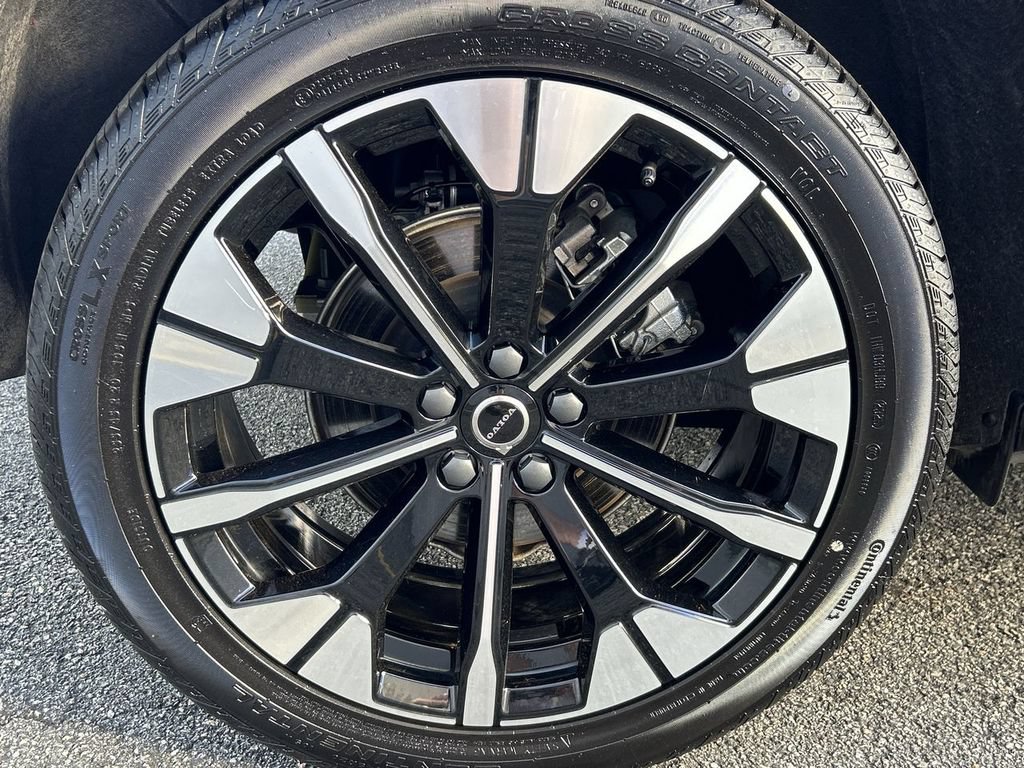 New 2026 Volvo XC60 B5 Plus w/ Climate Package AWD/4WD image 12