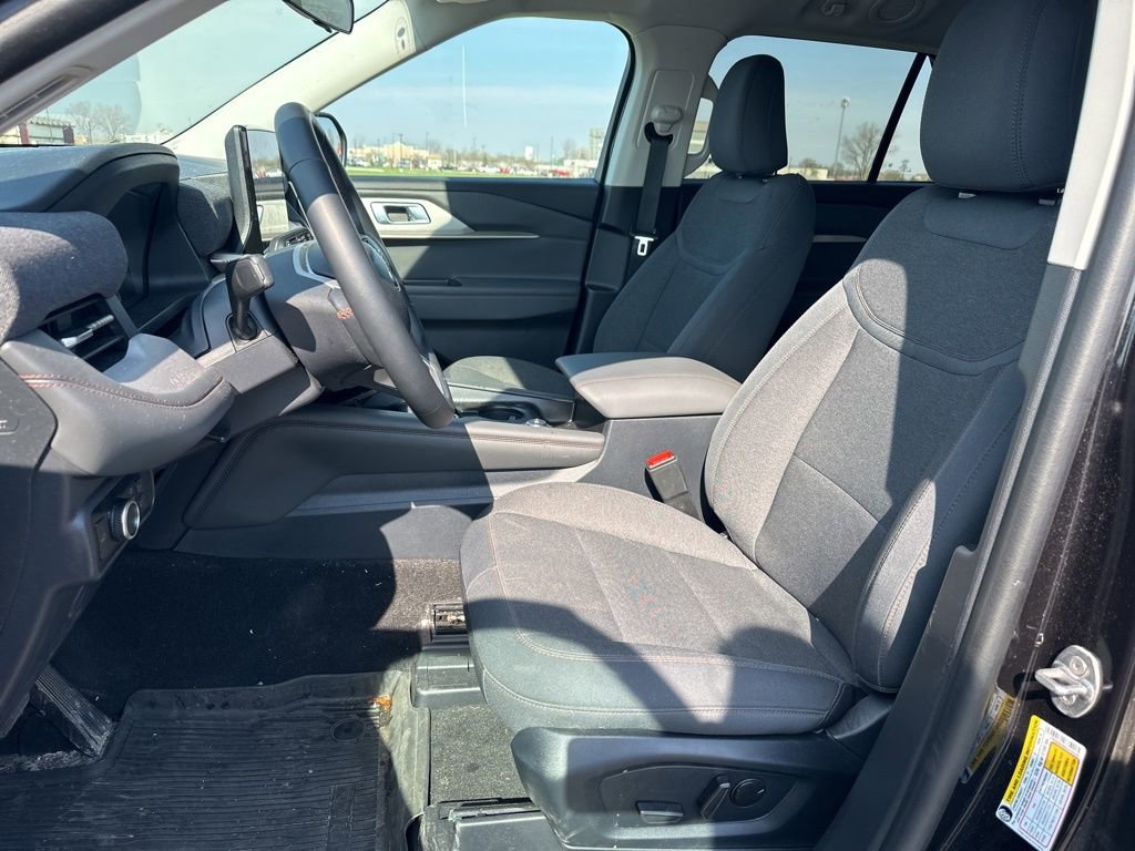 Used 2025 Ford Explorer Active image 15