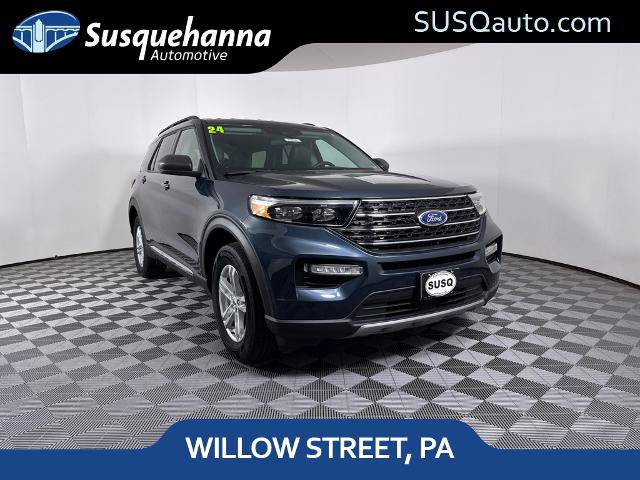 Certified 2024 Ford Explorer XLT w/ Equipment Group 202A AWD/4WD image 1