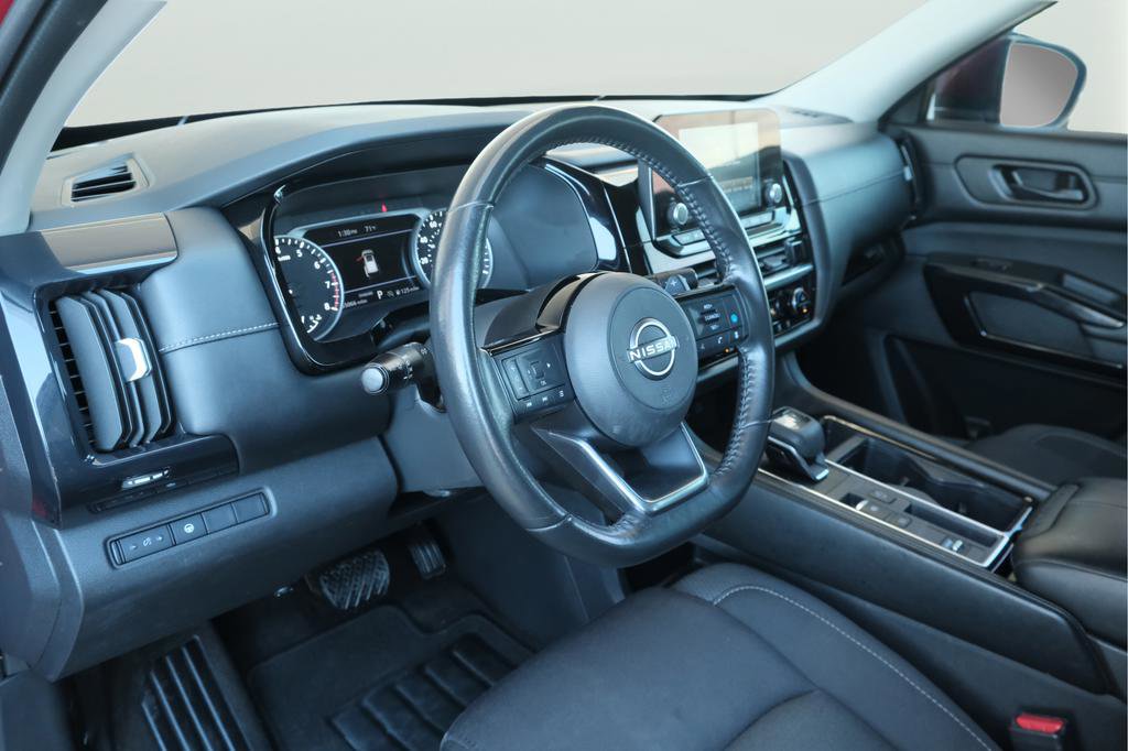Used 2023 Nissan Pathfinder SV image 6