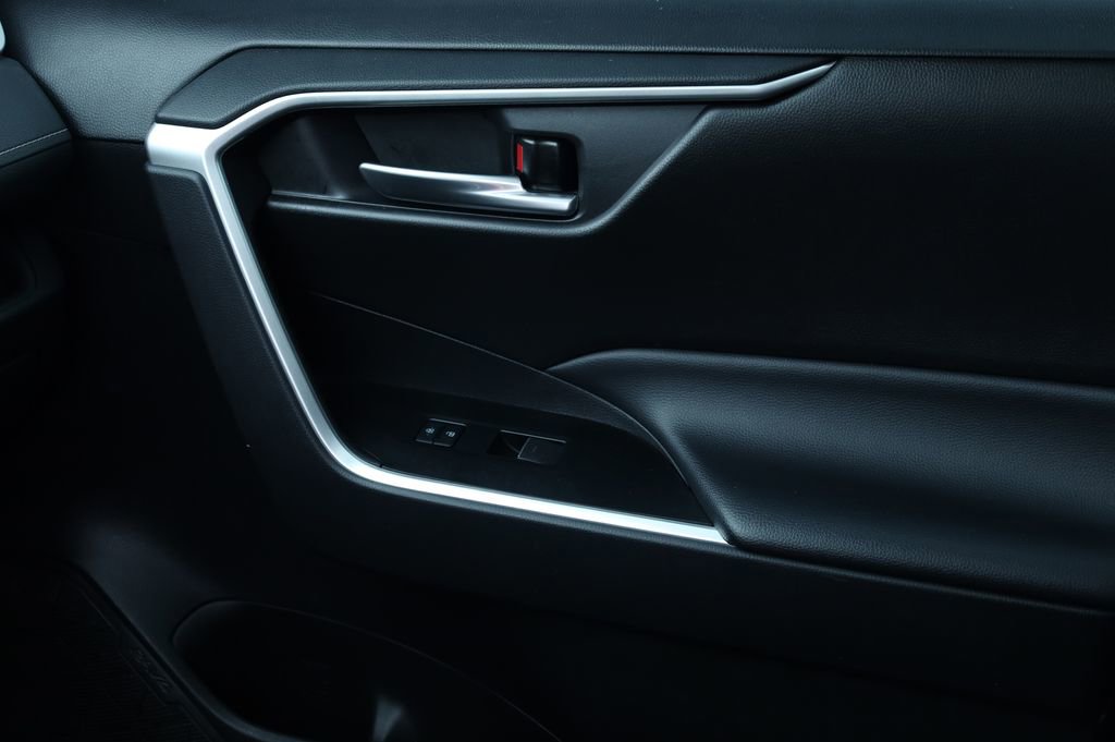 Used 2023 Toyota RAV4 XLE w/ Convenience Package image 13