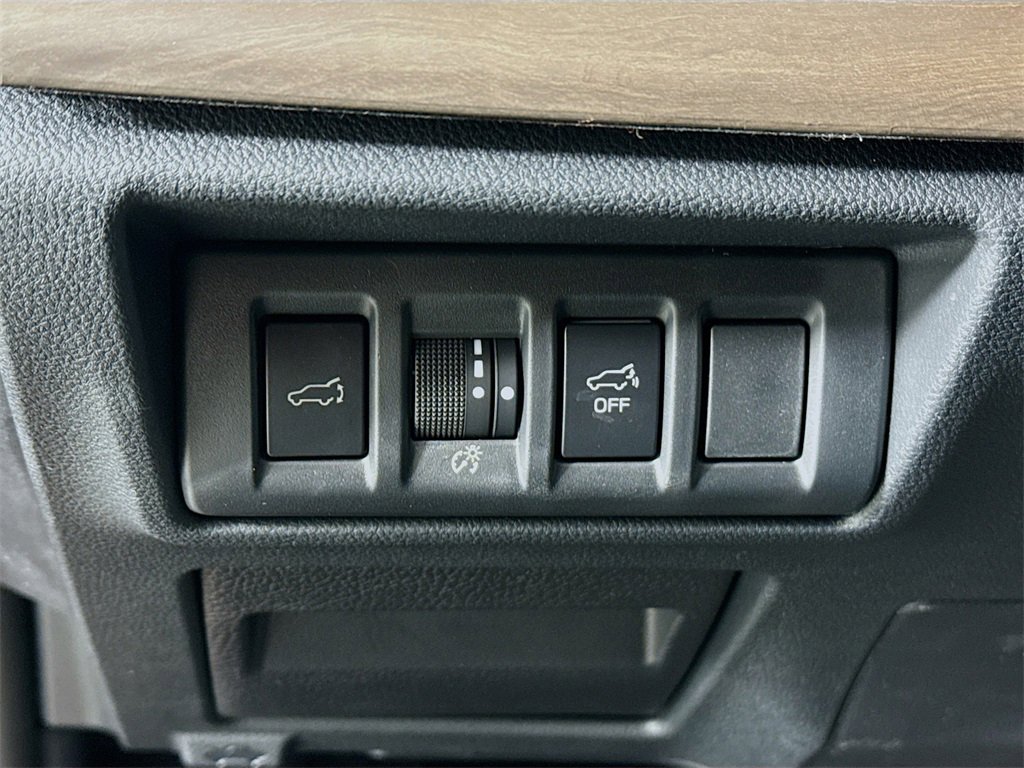 Used 2025 Subaru Outback Touring XT image 11