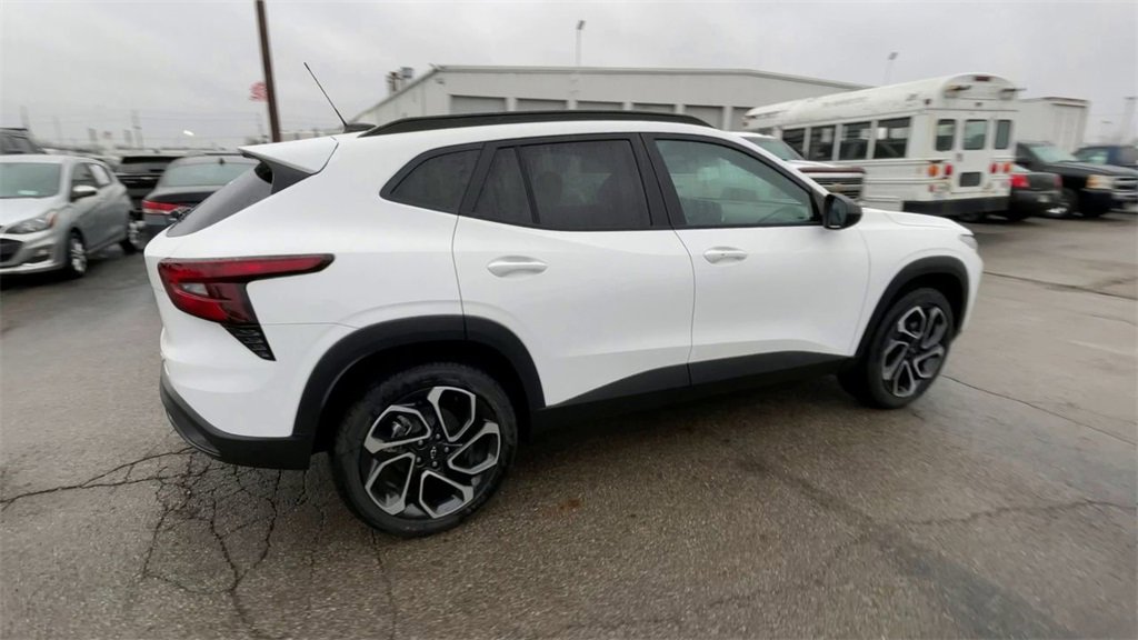 New 2026 Chevrolet Trax RS w/ Sunroof Package image 2