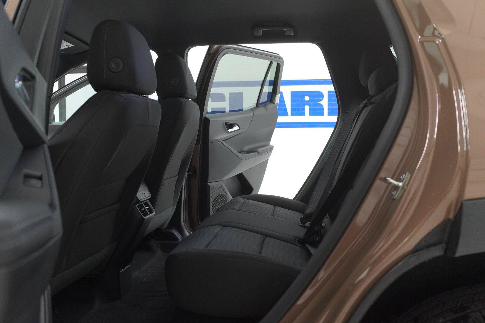 New 2027 Chevrolet Equinox LT w/ Safety and Technology Package FWD image 28