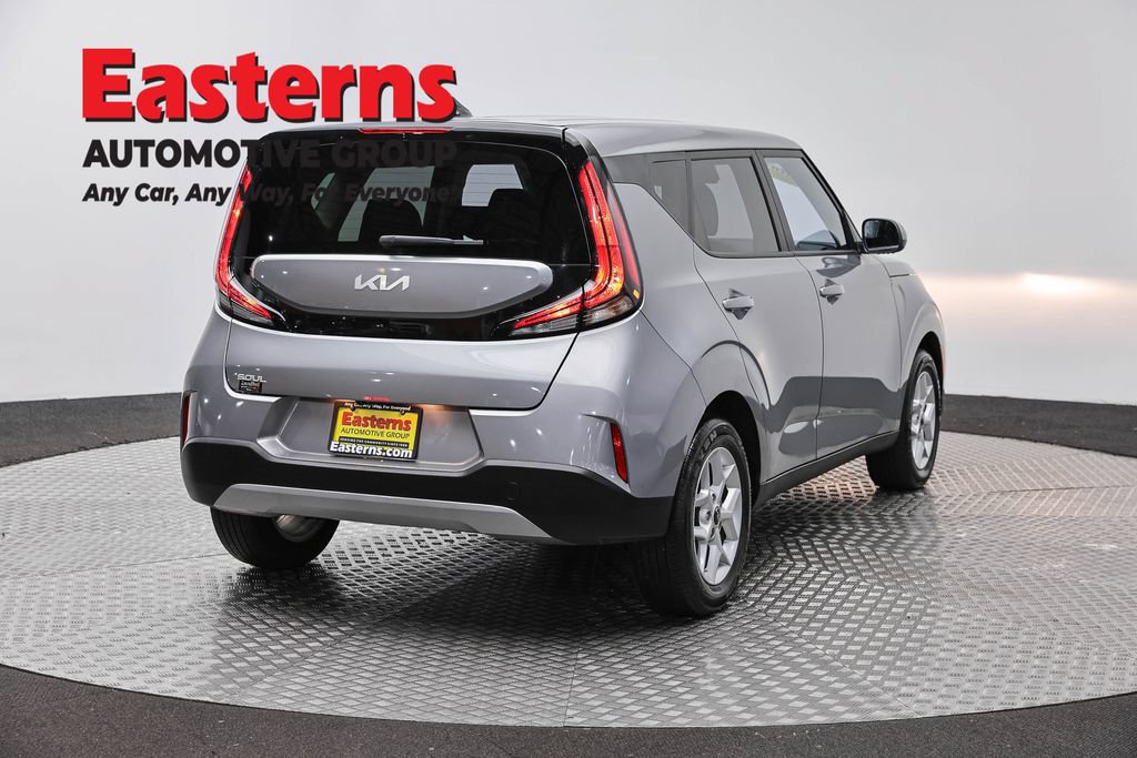 Used 2025 Kia Soul LX w/ LX Technology Package FWD image 5
