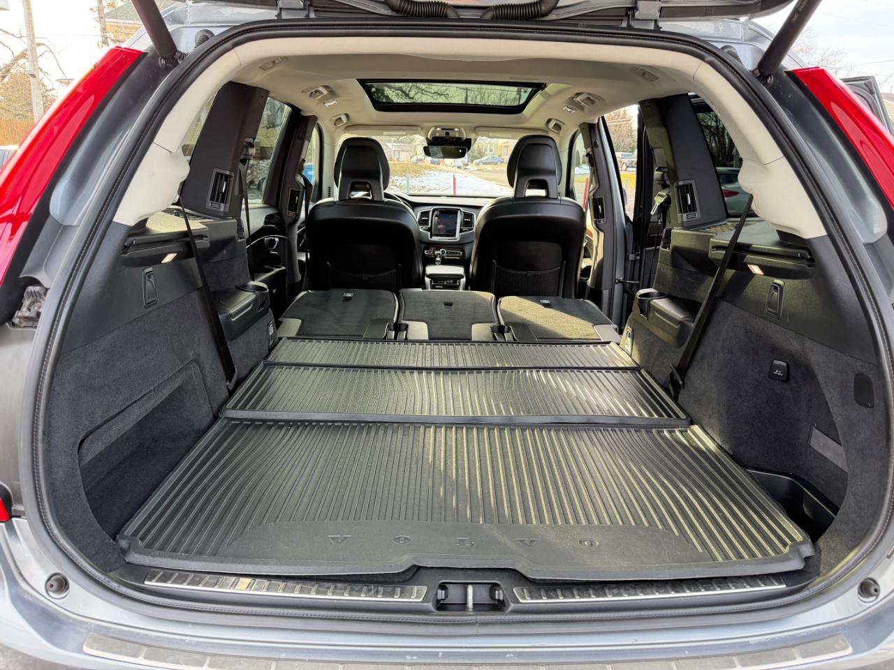Used 2016 Volvo XC90 T6 Momentum w/ Momentum Plus Package AWD/4WD image 37