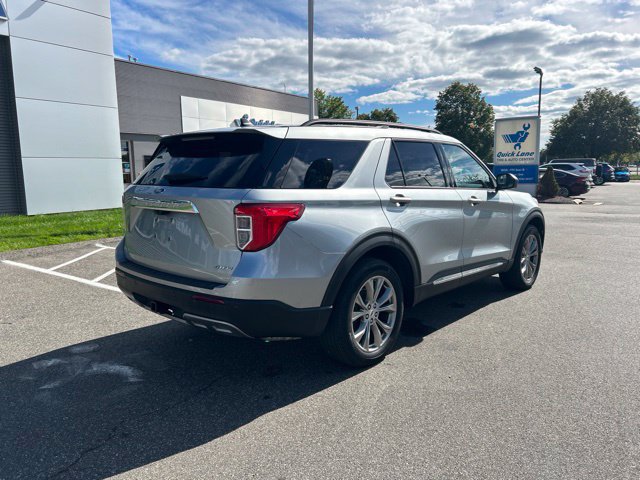 Used 2023 Ford Explorer XLT w/ Equipment Group 202A AWD/4WD image 7
