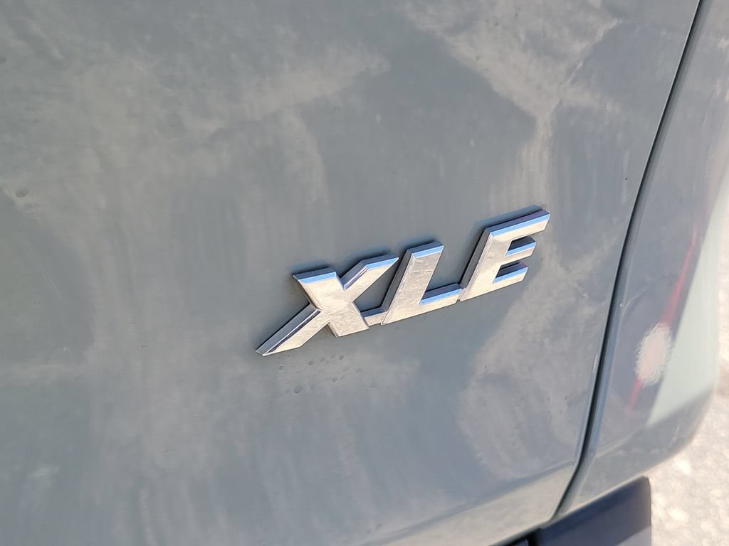 Used 2020 Toyota RAV4 XLE Premium FWD image 7