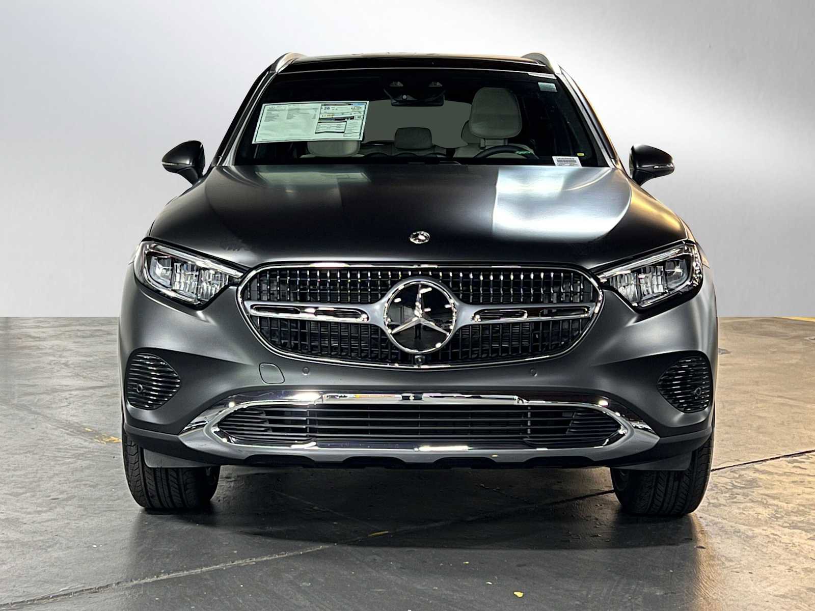 Used 2025 Mercedes-Benz GLC 300 4MATIC image 8