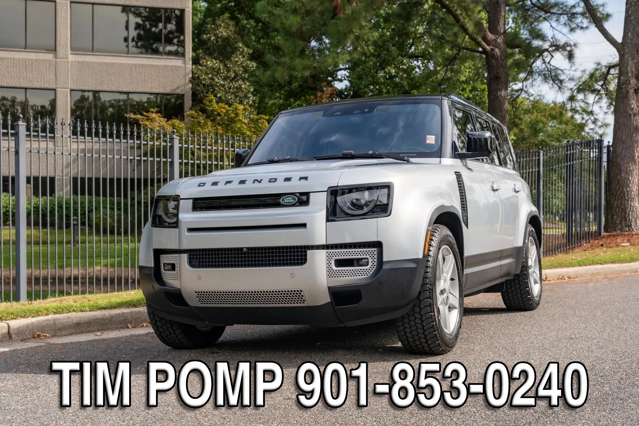 Used 2022 Land Rover Defender 110 SE AWD/4WD image 2