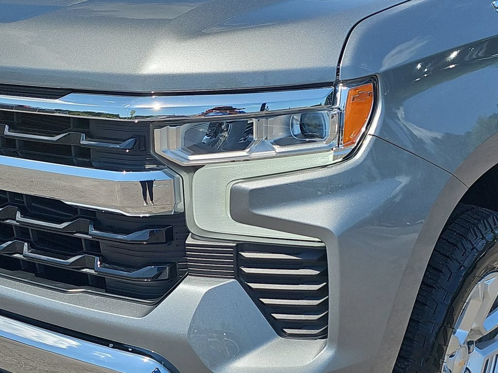 Used 2023 Chevrolet Silverado 1500 LT AWD/4WD image 31
