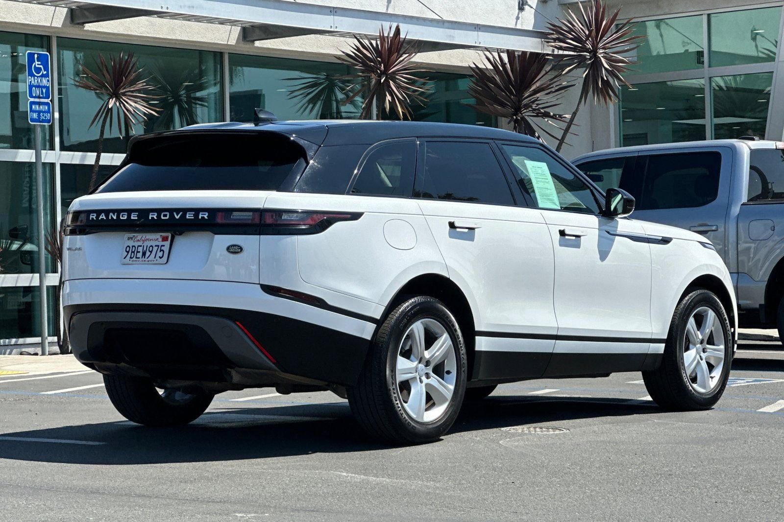 Used 2022 Land Rover Range Rover Velar S image 4