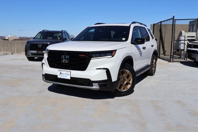 Certified 2024 Honda Pilot TrailSport image 1